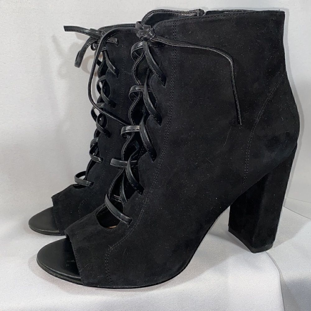 SAM EDLEMAN YVIE BOOTY SUEDE FRONT LACED BLACK